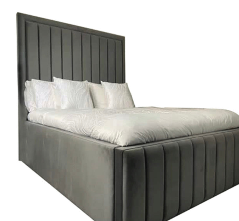 Seekington Sleigh Bed